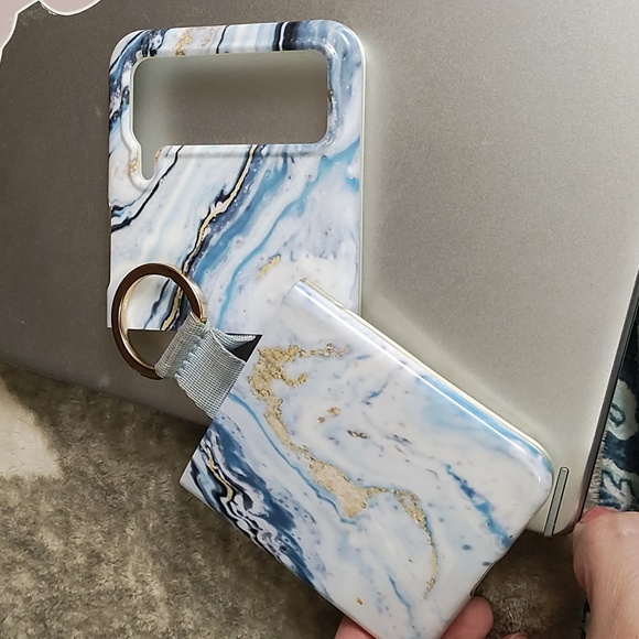 New phone case for flip phone - Picture 2 of 3